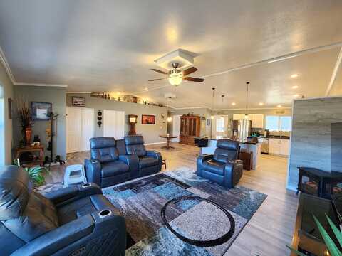 Maven, CHEWELAH, WA 99109