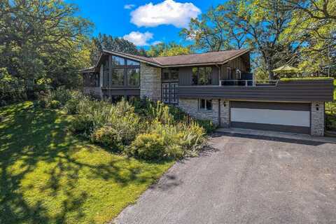 Lucy, MUKWONAGO, WI 53149