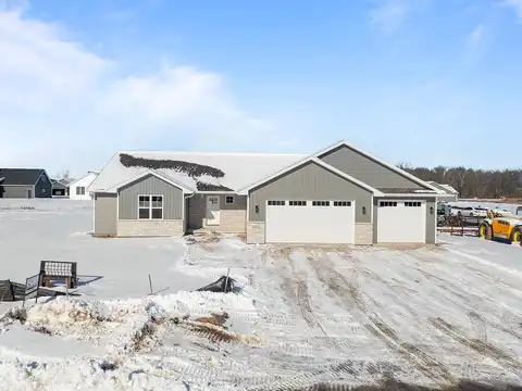 W5808 Roundstone Place, Menasha, WI 54952