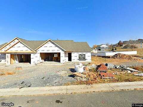 Freemont Circle, Broadway, VA 22815