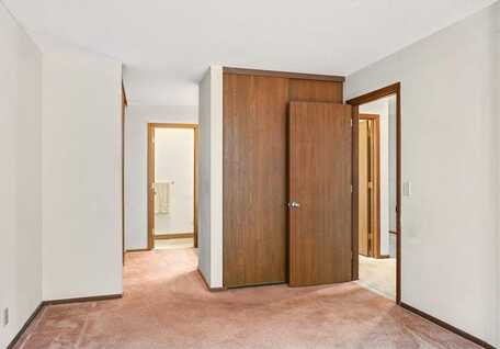 Green Circle Drive, Minnetonka, MN 55343