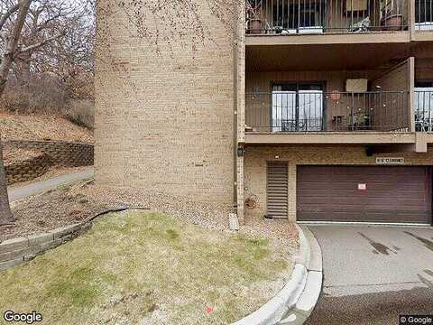 Green Circle Drive, Minnetonka, MN 55343