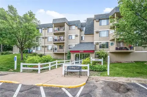 Heritage Hills Drive, Bloomington, MN 55437