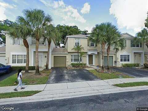 S Golden Beauty Ln #5900, Tamarac, FL 33321