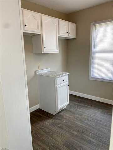 Cole, AKRON, OH 44301