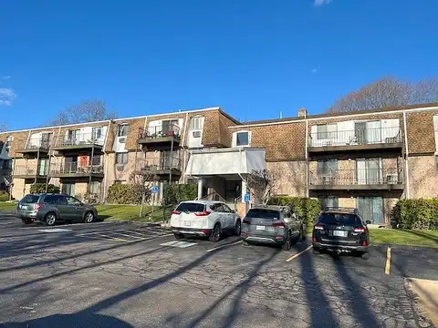 Quaker Lane #B205, Warwick, RI 02886