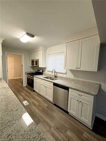 Vellines, CHESAPEAKE, VA 23324
