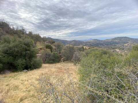 High Oaks Ln, Squaw Valley, CA 93675
