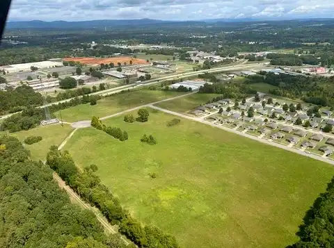 Freeway Ln, Clarksville, AR 72830