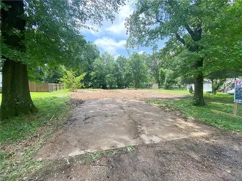 Del White Drive, Bentonville, AR 72712