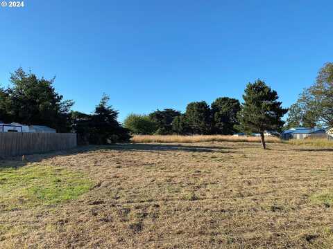 13Th St Se, Bandon, OR 97411
