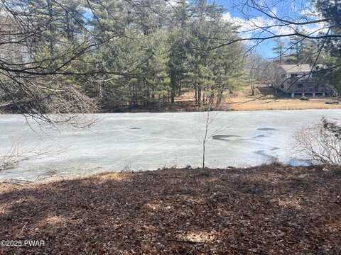 Oakridge Dr, Dingmans Ferry, PA 18328