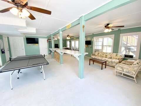 Mccloud, EASTPOINT, FL 32328