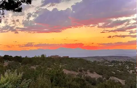 Paseo Encantado Ne, Santa Fe, NM 87506