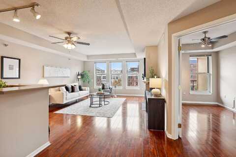 1St, MINNEAPOLIS, MN 55401