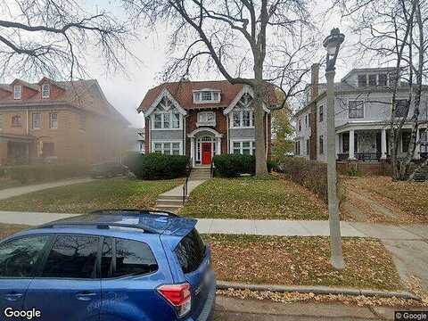 Summit, MILWAUKEE, WI 53211