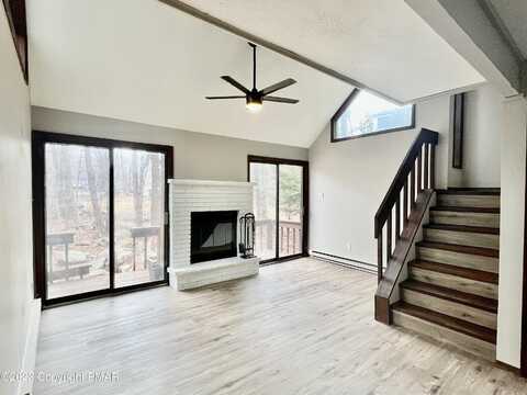 Country Place, TOBYHANNA, PA 18466