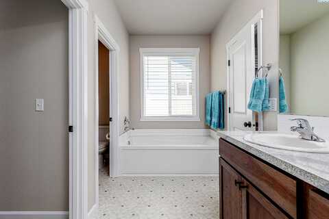 Centennial, SUNNYSIDE, WA 98944