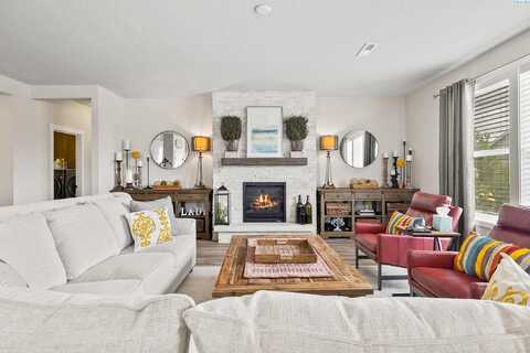 Centennial, SUNNYSIDE, WA 98944