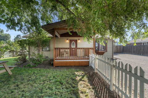 4Th, REDMOND, OR 97756