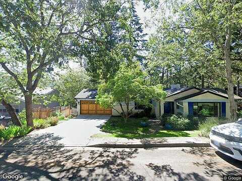 Pinecrest, ASHLAND, OR 97520