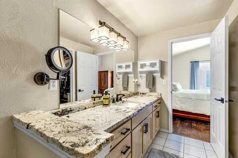 Village, MEDFORD, OR 97504