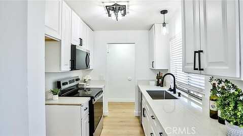 Caminito Basilio, LAGUNA HILLS, CA 92653