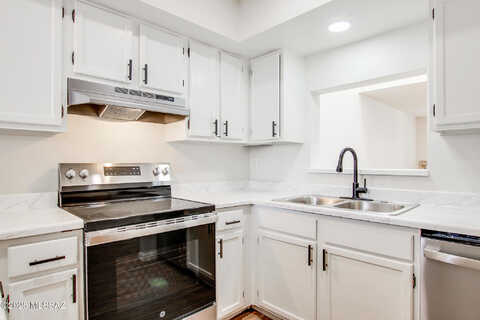 Glenn, TUCSON, AZ 85719