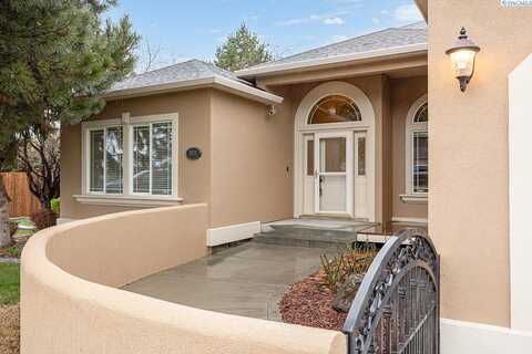 Jonagold, RICHLAND, WA 99352