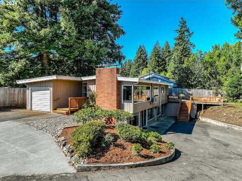 10Th, COQUILLE, OR 97423