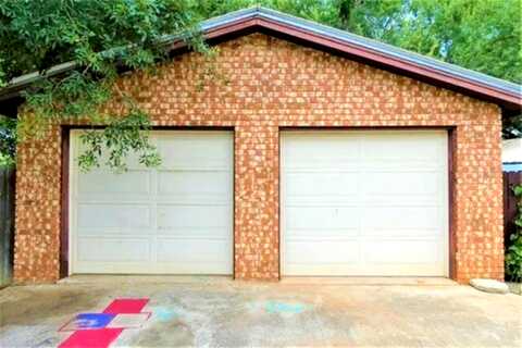 Brown, LLANO, TX 78643