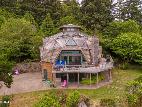 Highway 101, NESKOWIN, OR 97149
