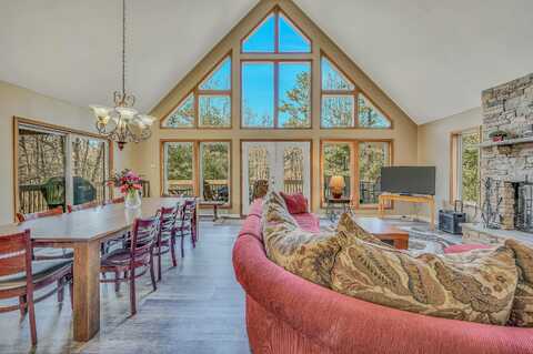 Pineknoll, LAKE HARMONY, PA 18624
