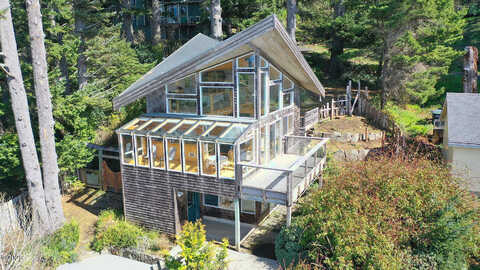 King, YACHATS, OR 97498
