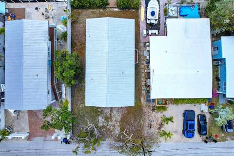 Iris, BIG PINE KEY, FL 33043