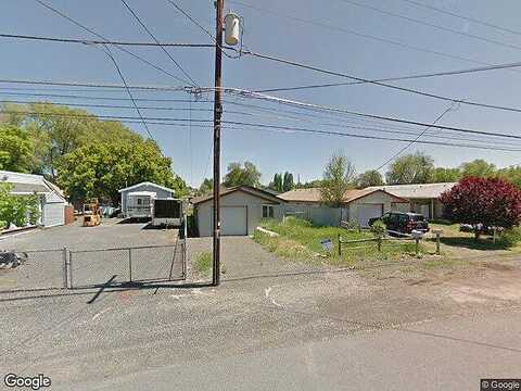 Court, PRINEVILLE, OR 97754