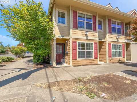 Holladay, PORTLAND, OR 97213