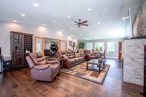 River Loop, BEND, OR 97707