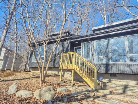Manchester, BUSHKILL, PA 18324
