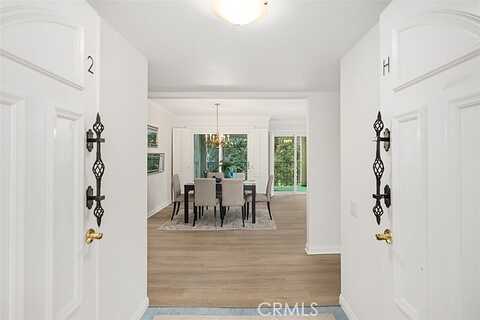 Paseo Del Lago, LAGUNA WOODS, CA 92637
