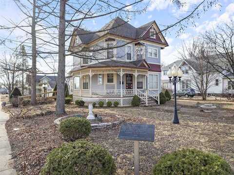Vine, MARSHFIELD, WI 54449