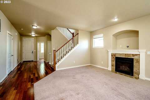Natalya, HAPPY VALLEY, OR 97086