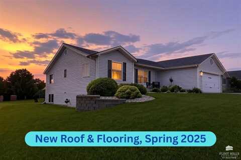 424 Stone Grove Drive, Manhattan, KS 66503