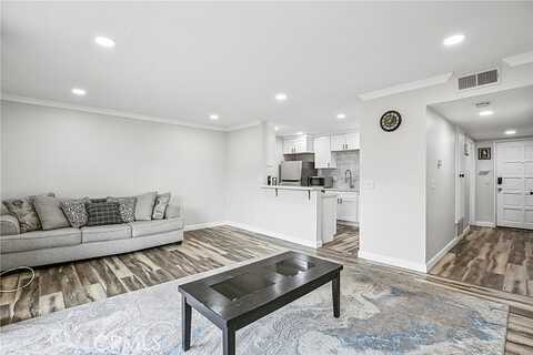 Warner, HUNTINGTON BEACH, CA 92647