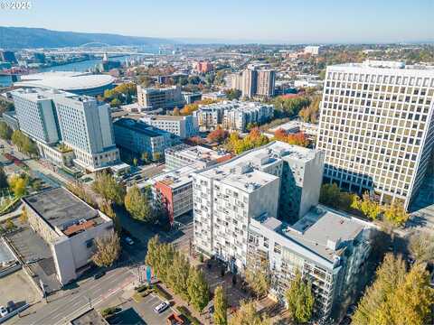 Holladay, PORTLAND, OR 97232