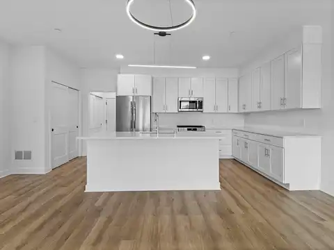 Hemlock, OAK CREEK, WI 53154