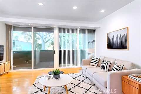 Fredonia, LOS ANGELES, CA 90068