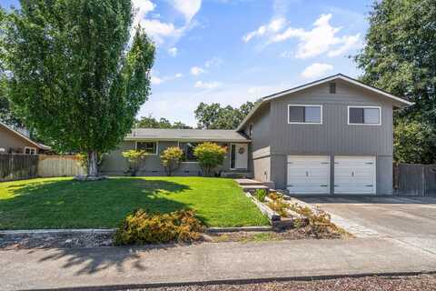 300 White Oak Circle, Medford, OR 97504