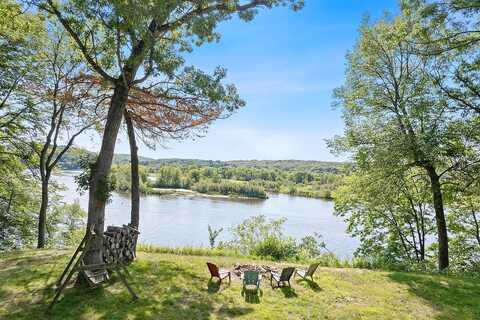 N4072 County Road U, Portage, WI 53901