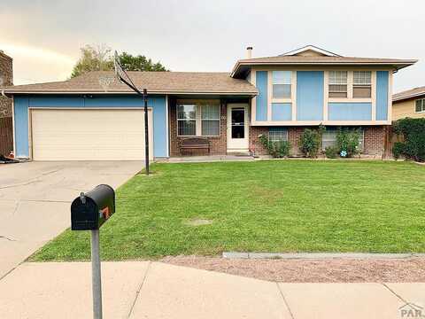 Glenroyal Dr, Pueblo, CO 81005